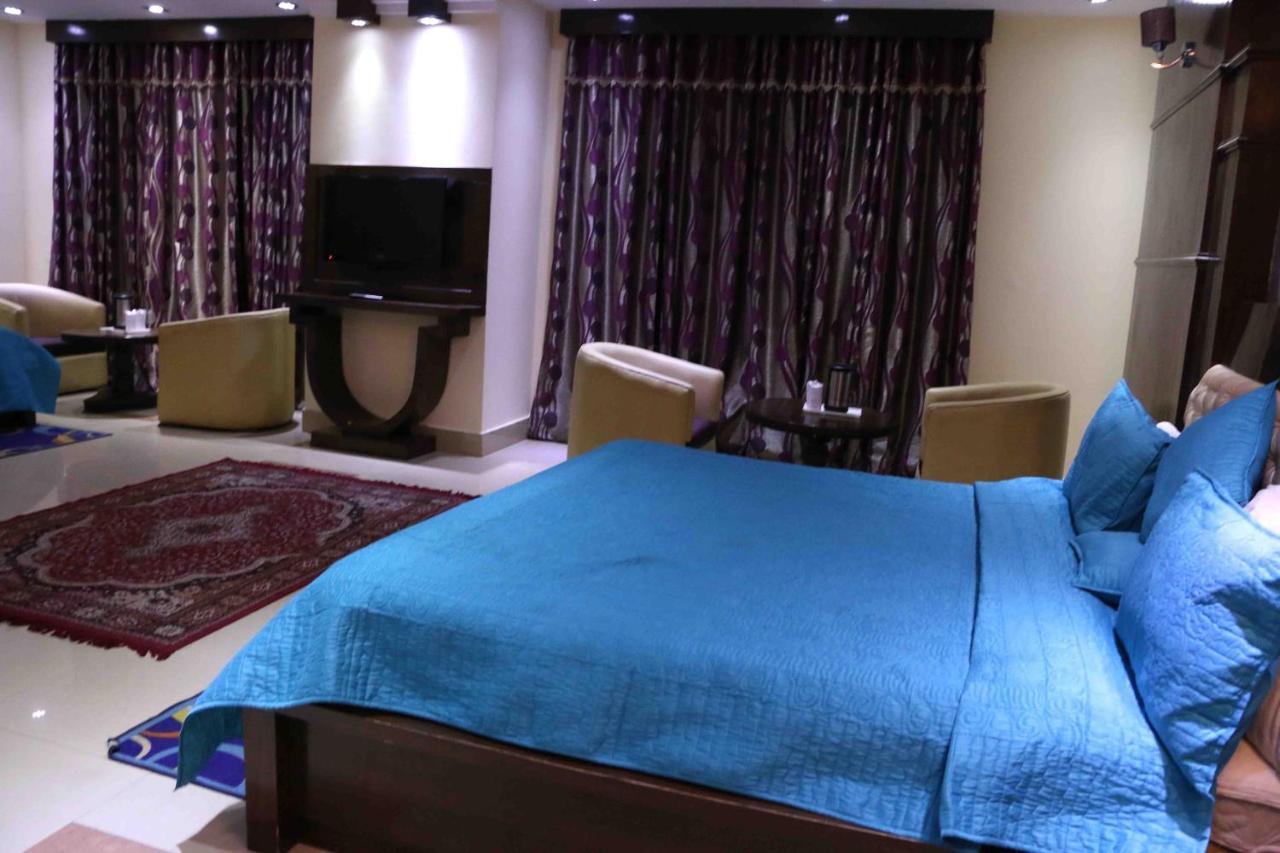 Hotel Raj Mandir หริทวาร ภายนอก รูปภาพ