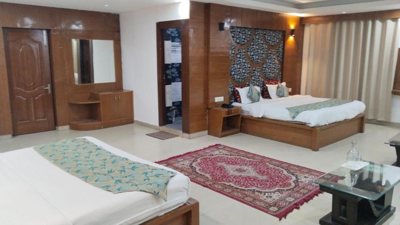 Hotel Raj Mandir หริทวาร ภายนอก รูปภาพ